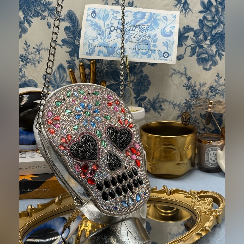 🆕 BETSEY JOHNSON 🧿 NWOT Bone-Jour Sugar Skull Crossbody Bag, Silver & Rainbow - Picture 2 of 16